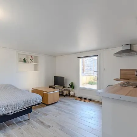 Appartement F2, Near Guérard